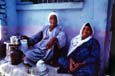 Un couple offrant leurs services pour la pr�paration du th�, pendant le mouled de Sidi Ibrahim al-Desouqi. Desouq.  A couple offering their services for the preparation of the tea, during the mulid of Sidi Ibrahim Al-Desouqi.  Desouq.   