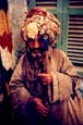 Homme ravi par Dieu (majdhoub), mouled de Sidi 'Ali Zein al-Abidin, cit� des morts. Le Caire.  Man delighted by God (magzoub), Mulid of Sidi ' Ali Zein Al-Abidin, city of deaths. Cairo.  