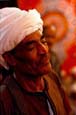 Le grand munshid (chanteur soufi) Ahmad al-Tuni m�ditant pendant le mouled de Sayyeda Zeinab, le Caire.  The great munshid (sufi singer) Ahmad Al-Tuni meditating during the mulid of Sayyeda Zeinab, Cairo.  