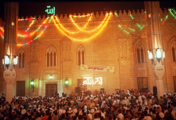 Grand dhikr pour l'anniversaire de Hussein men&eacute; par le munshid Yasin al-Tuhami. Le Caire.&nbsp;