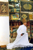 Jeune derviche se pr�parant � ex�cuter le sama' (danse et audition mystique) dans la zaweyya du Shaykh Shrimou � Alep. Syrie.